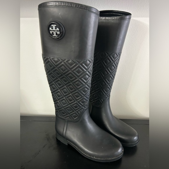 Tory Burch Marion Quilted Rubber Rain Boots – Black – Women’s Size 5 - Picture 2 of 8